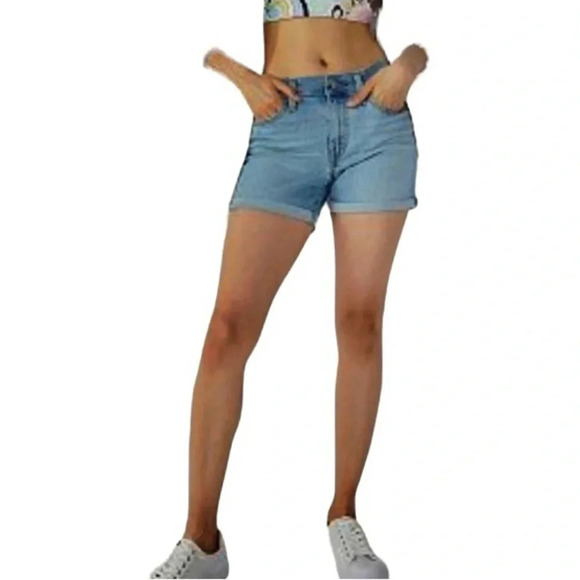 Levi’s mid length jean shorts Cuffed Light to medium wash Women’s size 30 - Picture 1 of 12